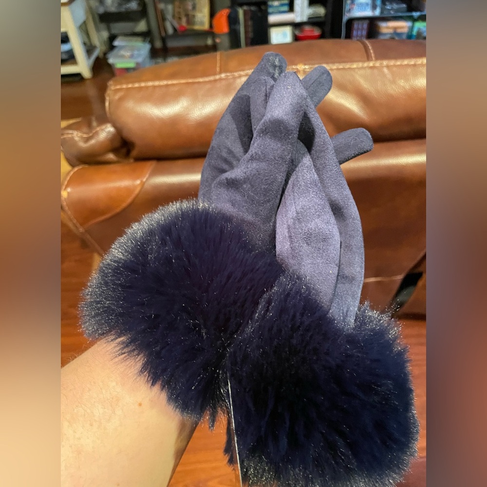 Navy Blue Tech Friendly Gloves w/ Faux Fur Cuffs - Brand New w/ Tags - Picture 10 of 11
